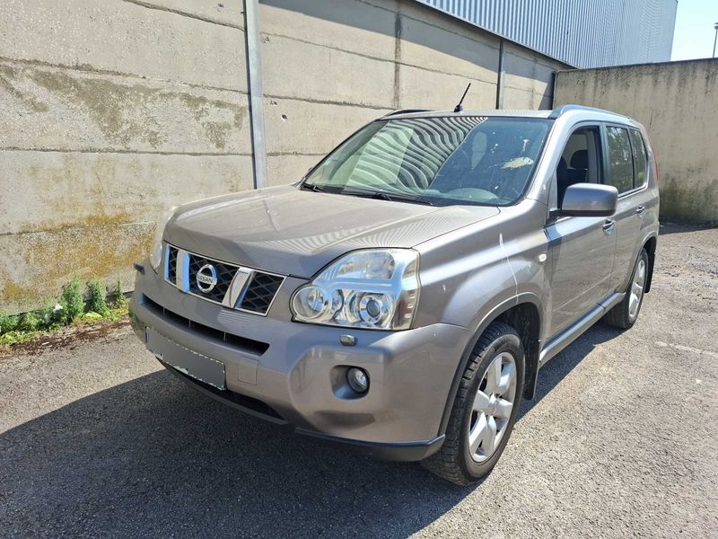Nissan X-Trail 2.0 dCi PLATINUM 4x4 — zdjęcie 2