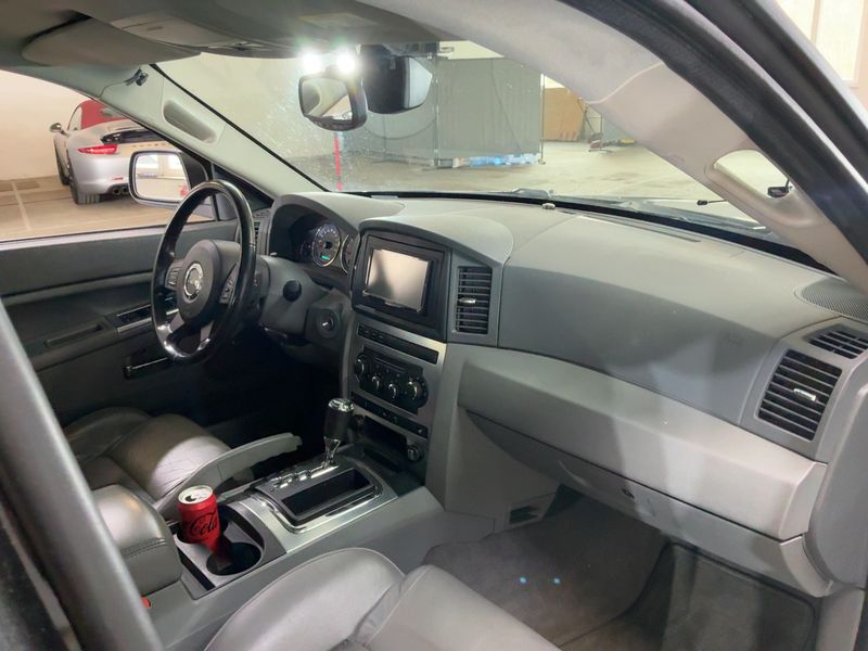 Jeep Grand Cherokee 6.1 SRT8 — zdjęcie 12