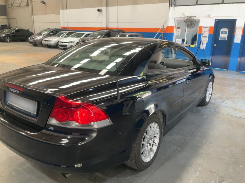 Volvo C70 2.4 D5 Momentum — zdjęcie 6