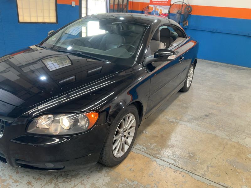Volvo C70 2.4 D5 Momentum — zdjęcie 2
