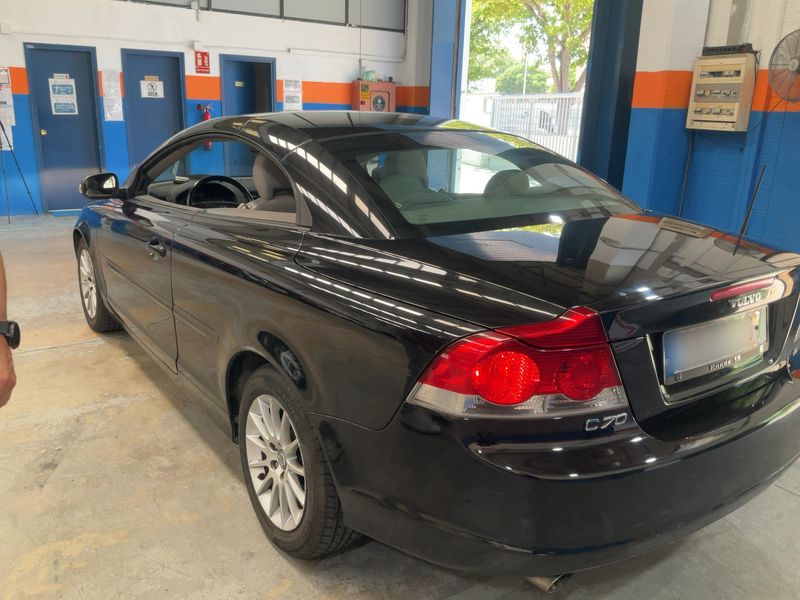 Volvo C70 2.4 D5 Momentum — zdjęcie 3
