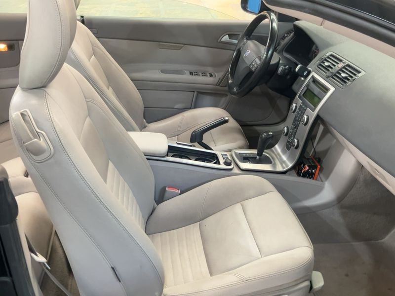 Volvo C70 2.4 D5 Momentum — zdjęcie 11