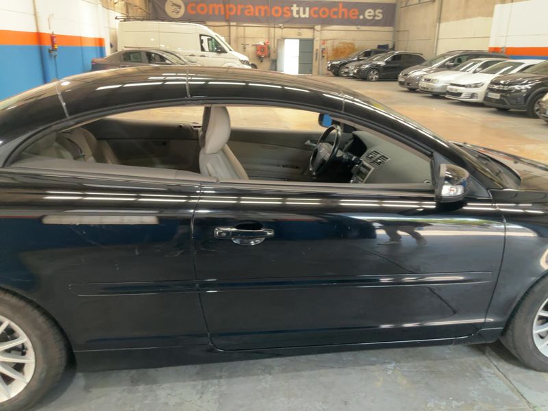 Volvo C70 2.4 D5 Momentum — zdjęcie 7