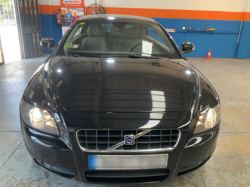 Volvo C70 2.4 D5 Momentum — zdjęcie 9