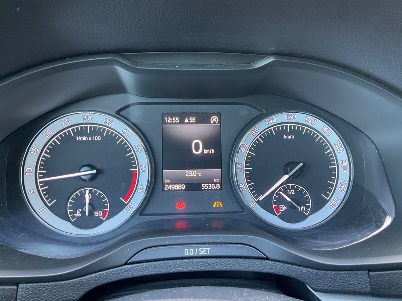 Skoda Karoq 1.6 TDI Business — zdjęcie 13