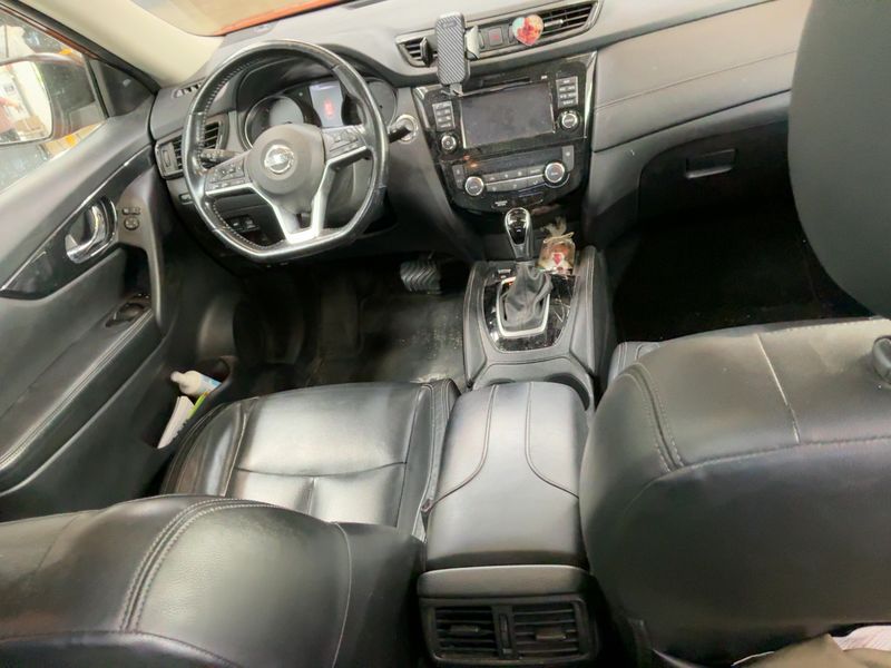 Nissan X-Trail 2.0 dCi Tekna 4x4 — zdjęcie 12