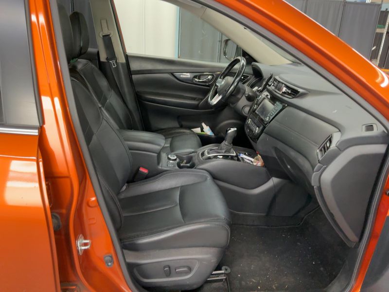 Nissan X-Trail 2.0 dCi Tekna 4x4 — zdjęcie 11