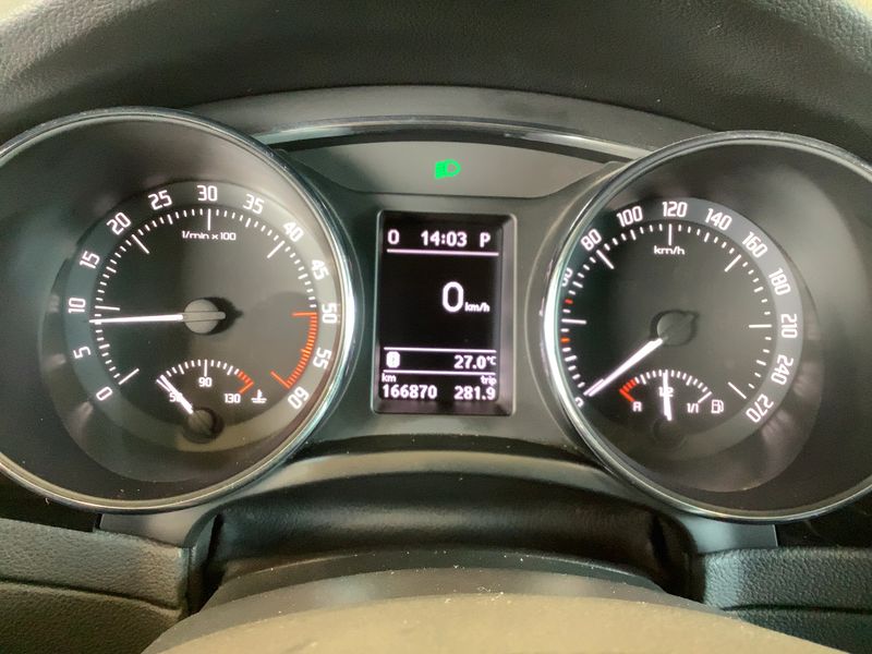 Skoda Superb 2.0 TDI Elegance — zdjęcie 13
