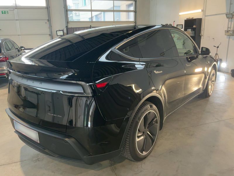 Tesla Model Y Long Range RWD Premium — zdjęcie 6
