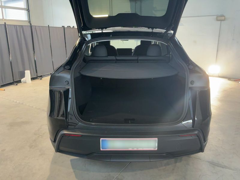 Tesla Model Y Long Range RWD Premium — zdjęcie 10