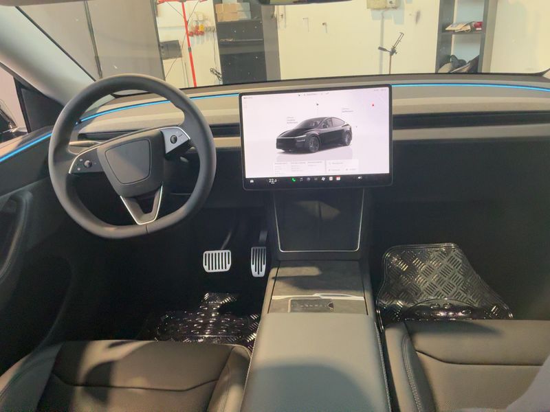 Tesla Model Y Long Range RWD Premium — zdjęcie 12