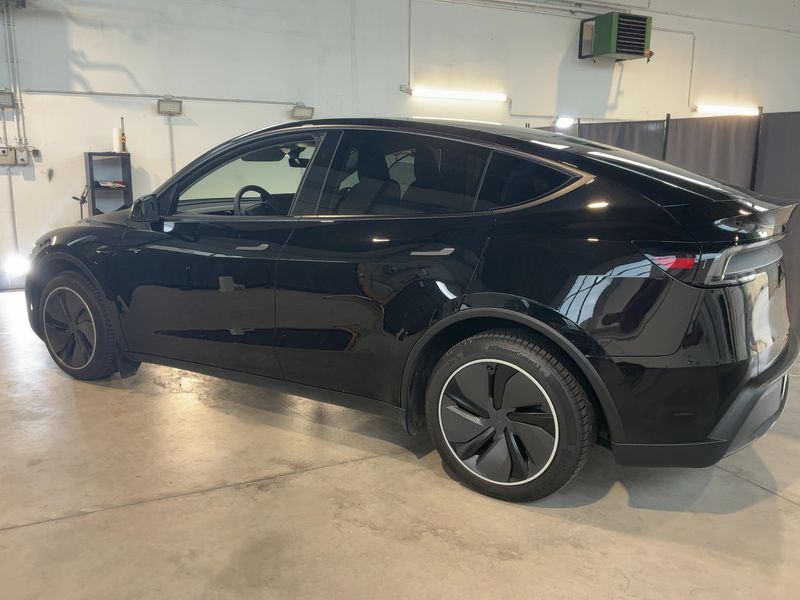 Tesla Model Y Long Range RWD Premium — zdjęcie 3