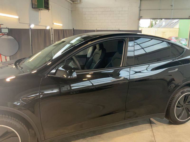 Tesla Model Y Long Range RWD Premium — zdjęcie 4