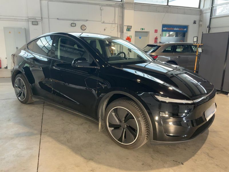 Tesla Model Y Long Range RWD Premium — zdjęcie 8