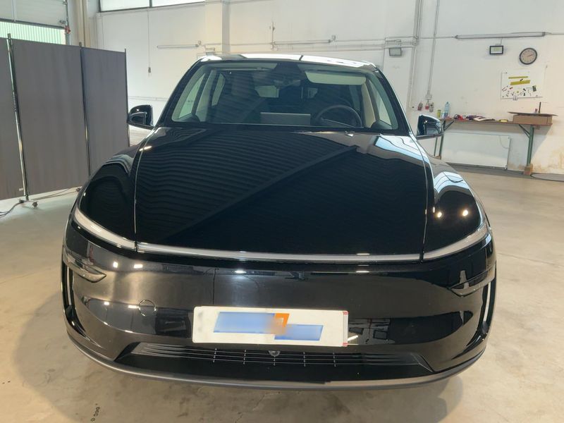 Tesla Model Y Long Range RWD Premium — zdjęcie 9