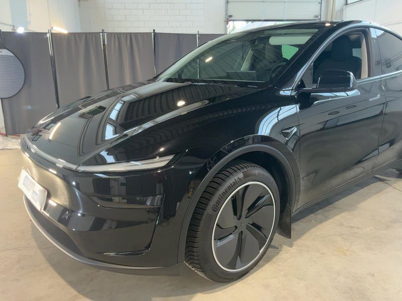 Tesla Model Y Long Range RWD Premium — zdjęcie 2