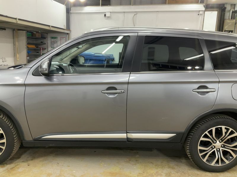 Mitsubishi Outlander 2.2 DI-D Diamant Edition+ 4WD — zdjęcie 4