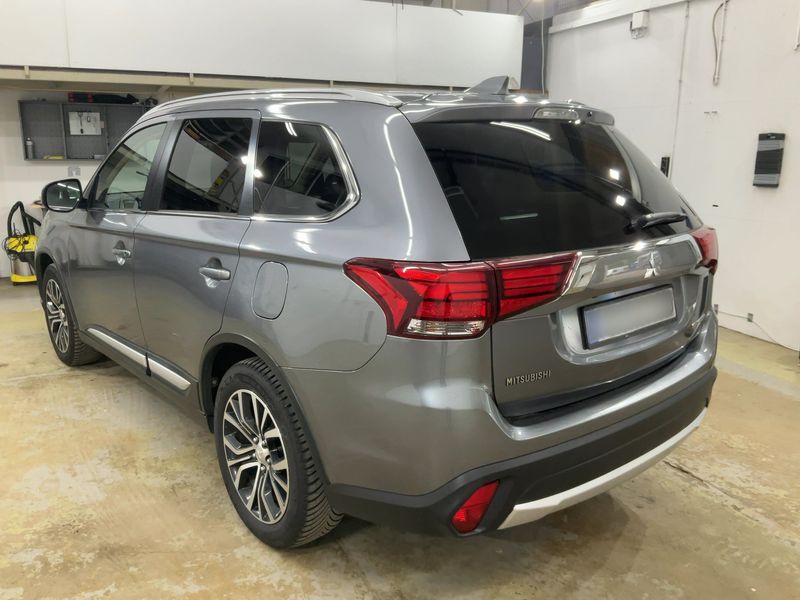 Mitsubishi Outlander 2.2 DI-D Diamant Edition+ 4WD — zdjęcie 3