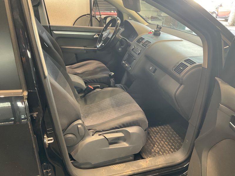 Volkswagen Touran 1.6 TDI Comfortline 2011 – снимка 3