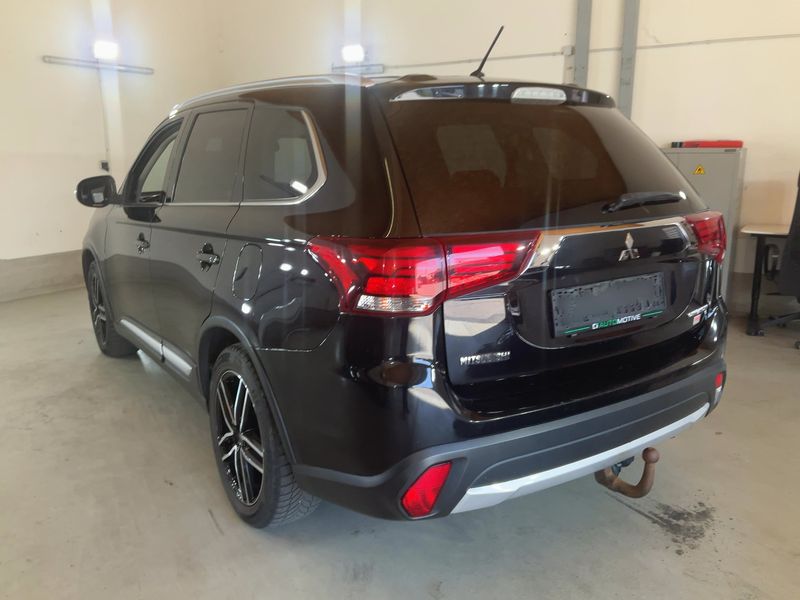 Mitsubishi Outlander 2.2 DI-D Intense ClearTec 4WD — zdjęcie 3