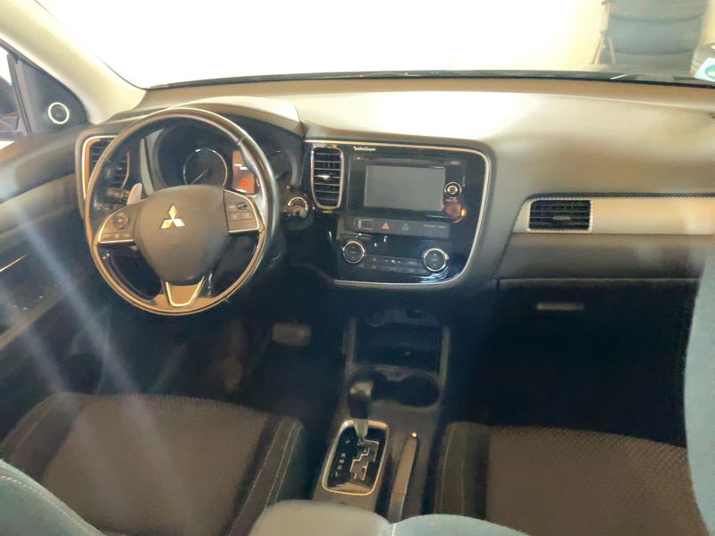 Mitsubishi Outlander 2.2 DI-D Intense ClearTec 4WD — zdjęcie 12