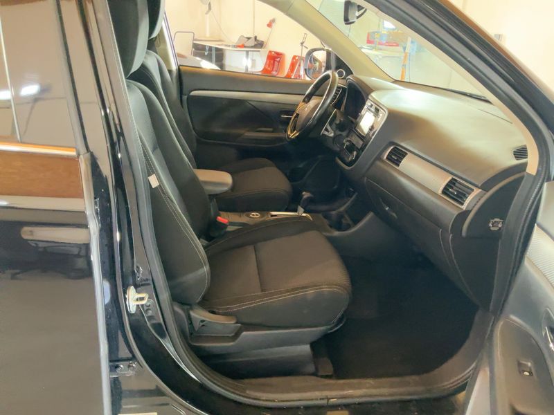 Mitsubishi Outlander 2.2 DI-D Intense ClearTec 4WD — zdjęcie 11
