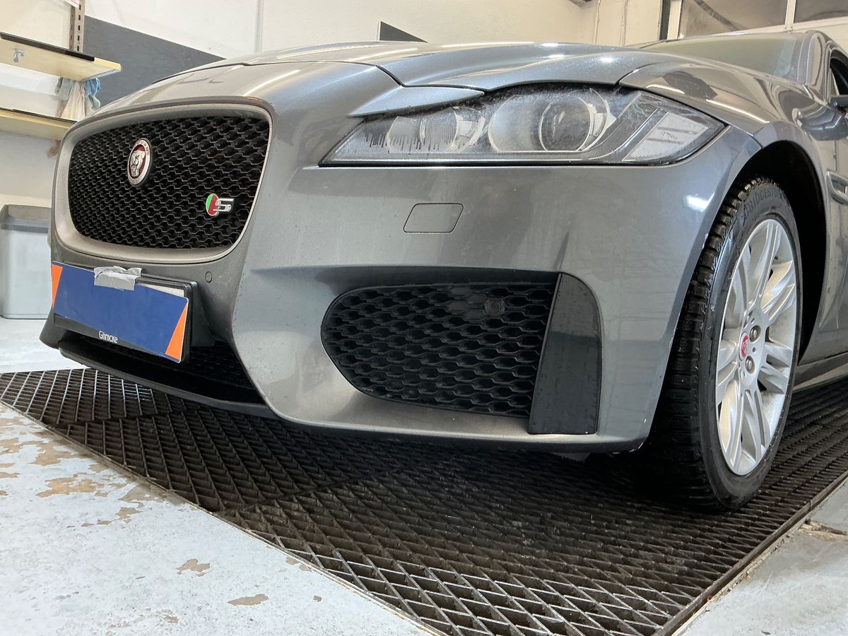 Jaguar XF 2018 — photo 3