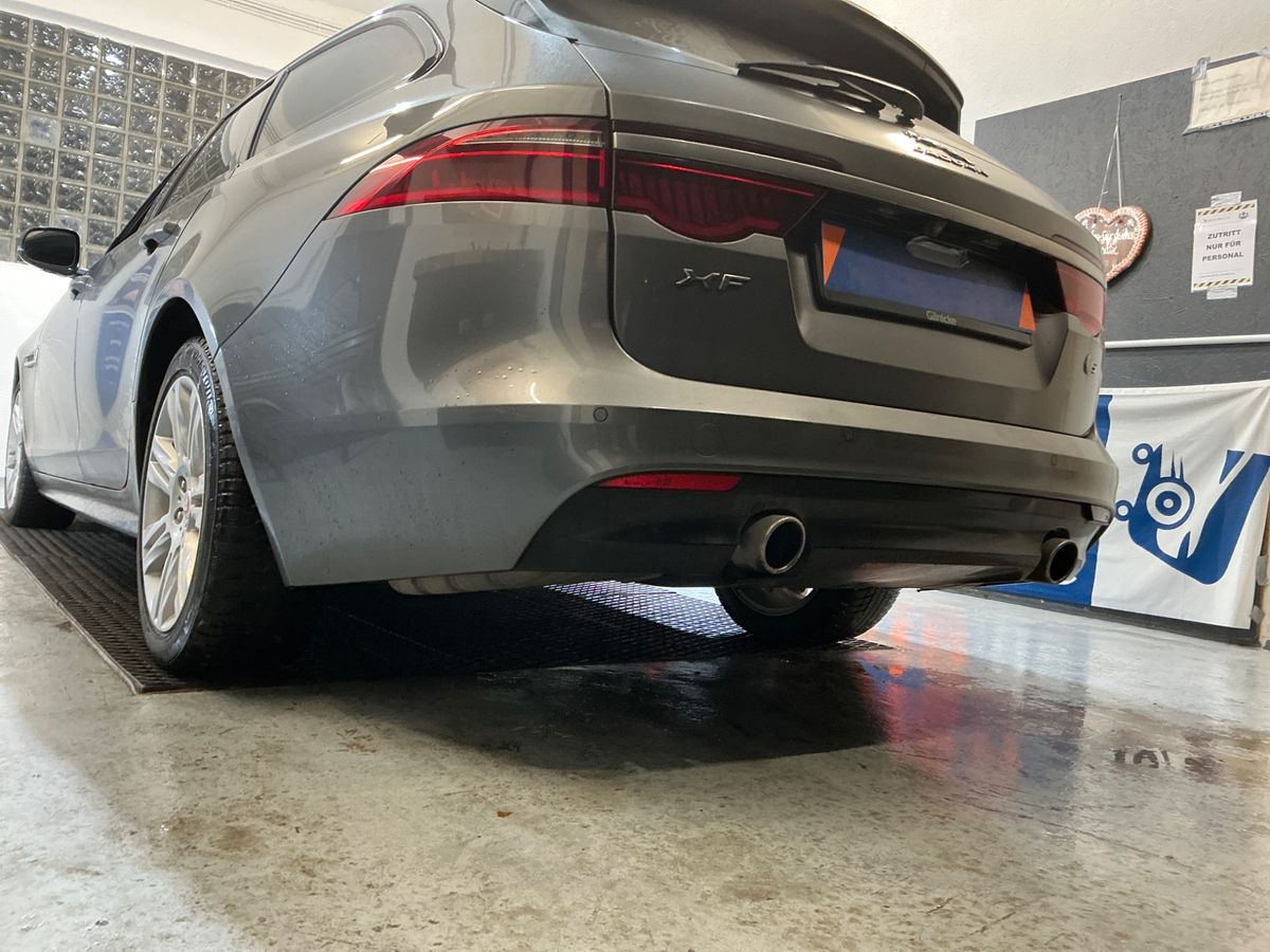 Jaguar XF 2018 — photo 40