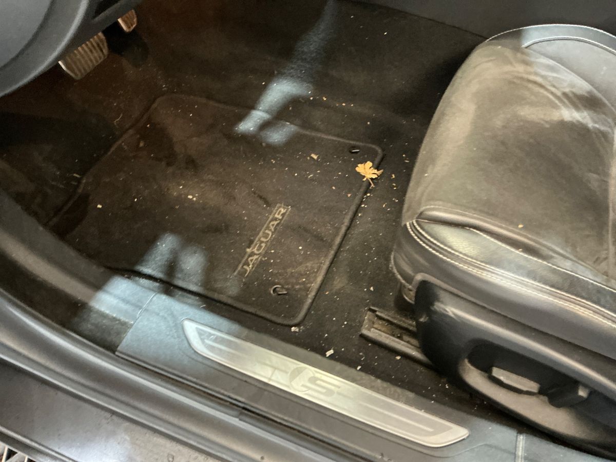 Jaguar XF 2018 — photo 36
