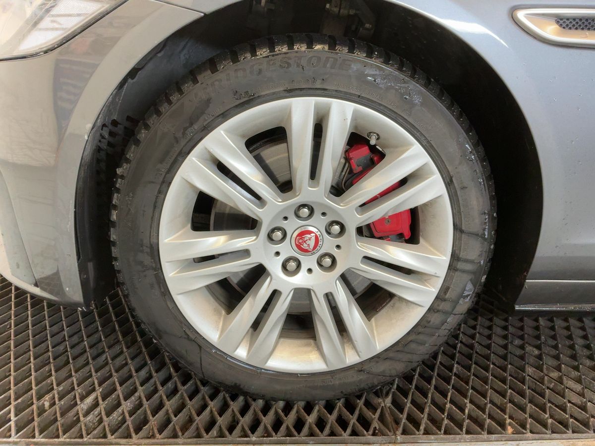 Jaguar XF 2018 — photo 4