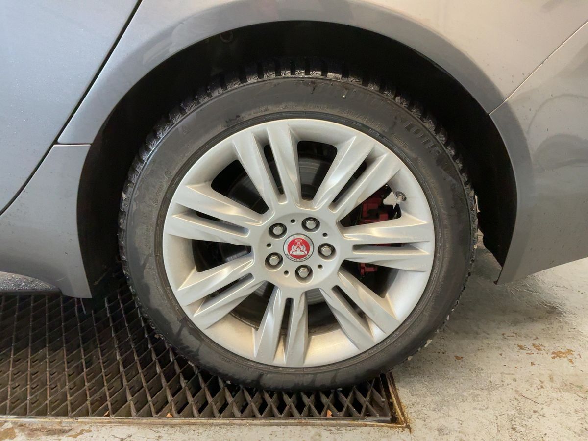 Jaguar XF 2018 — photo 6