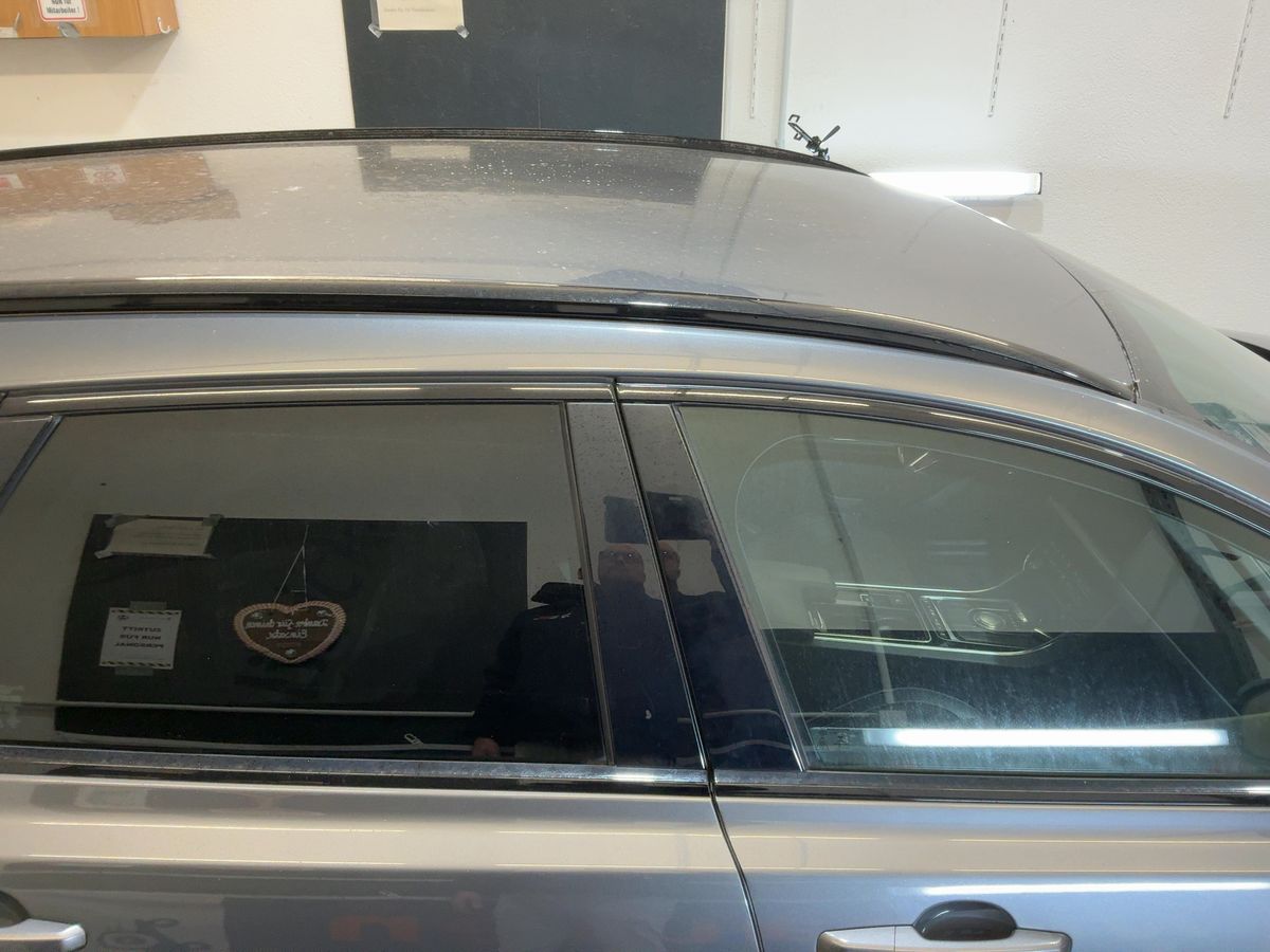 Jaguar XF 2018 — photo 14