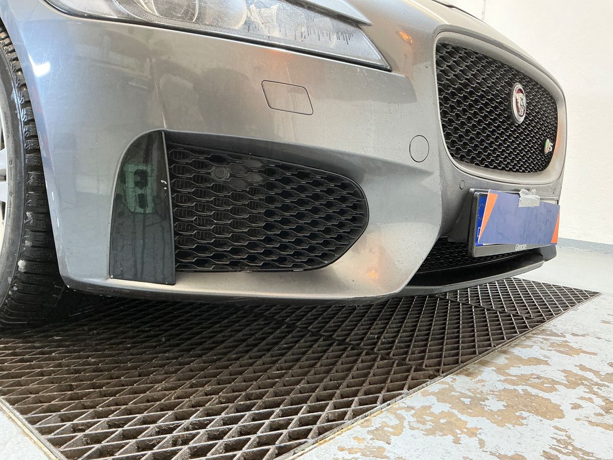 Jaguar XF 2018 — photo 45