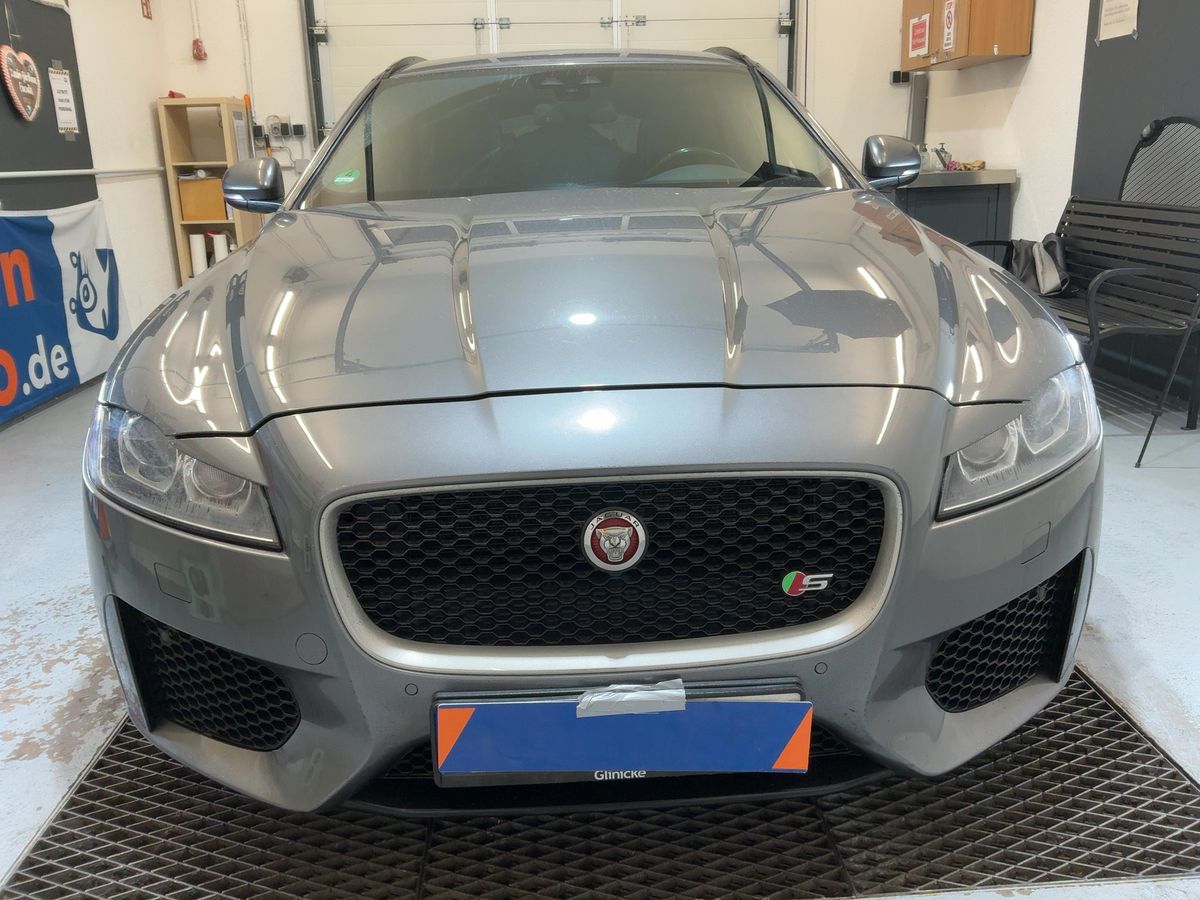 Jaguar XF 2018 — photo 15