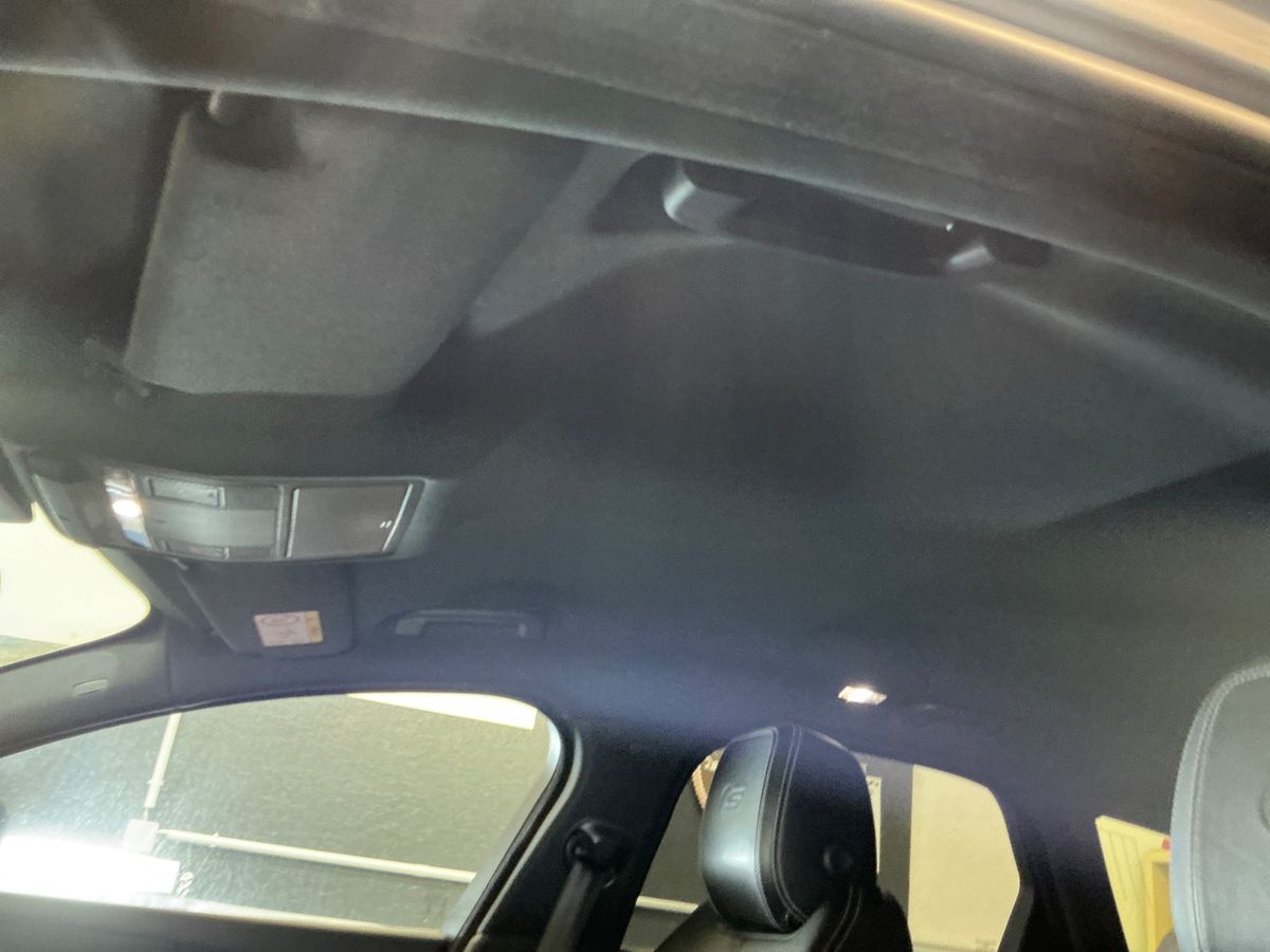 Jaguar XF 2018 — photo 27