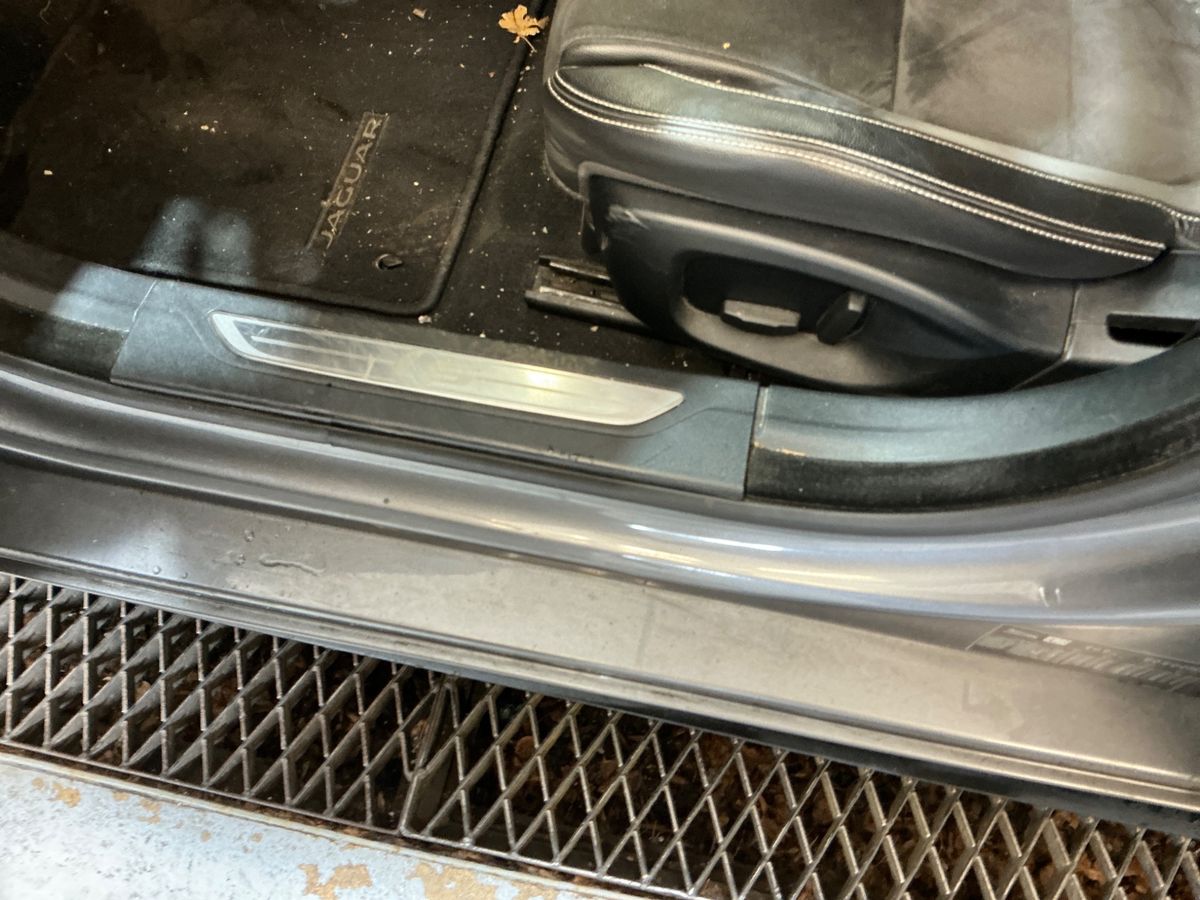 Jaguar XF 2018 — photo 34
