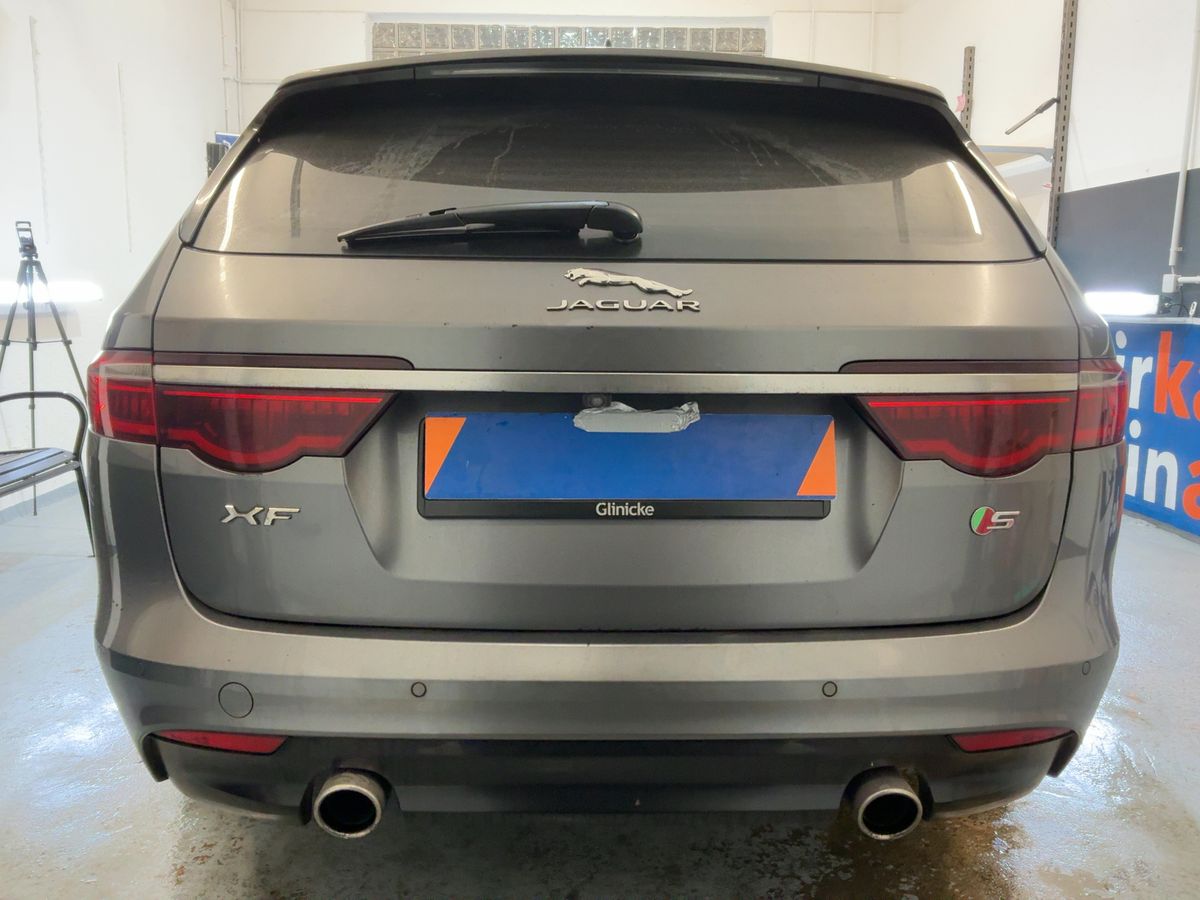 Jaguar XF 2018 — photo 8