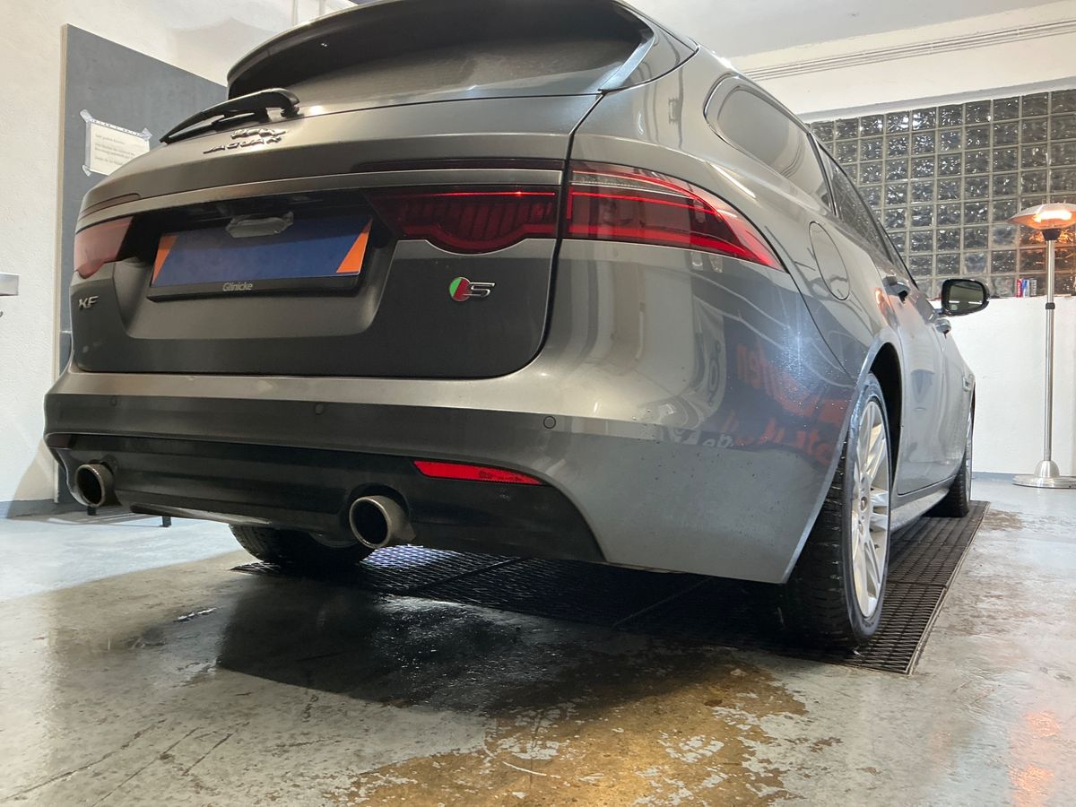 Jaguar XF 2018 — photo 41
