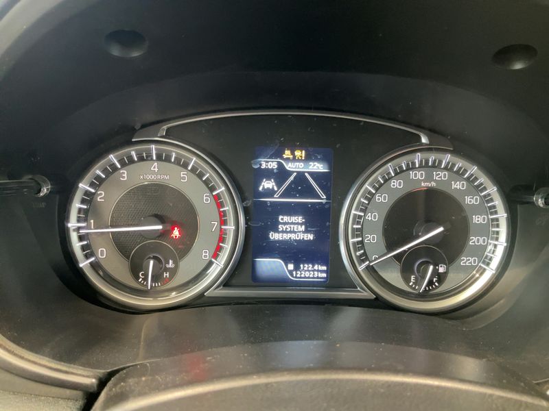 Suzuki Vitara 1.0 BoosterJet Comfort 4x4 — zdjęcie 13