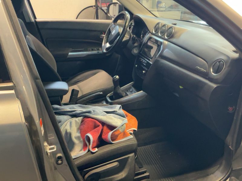 Suzuki Vitara 1.0 BoosterJet Comfort 4x4 — zdjęcie 11