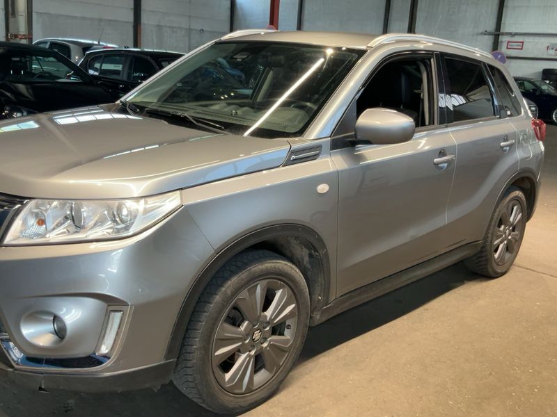 Suzuki Vitara 1.0 BoosterJet Comfort 4x4 — zdjęcie 2