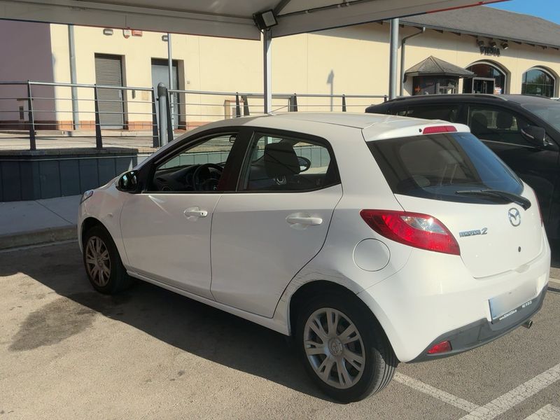 Mazda 2 1.3 Active — zdjęcie 3