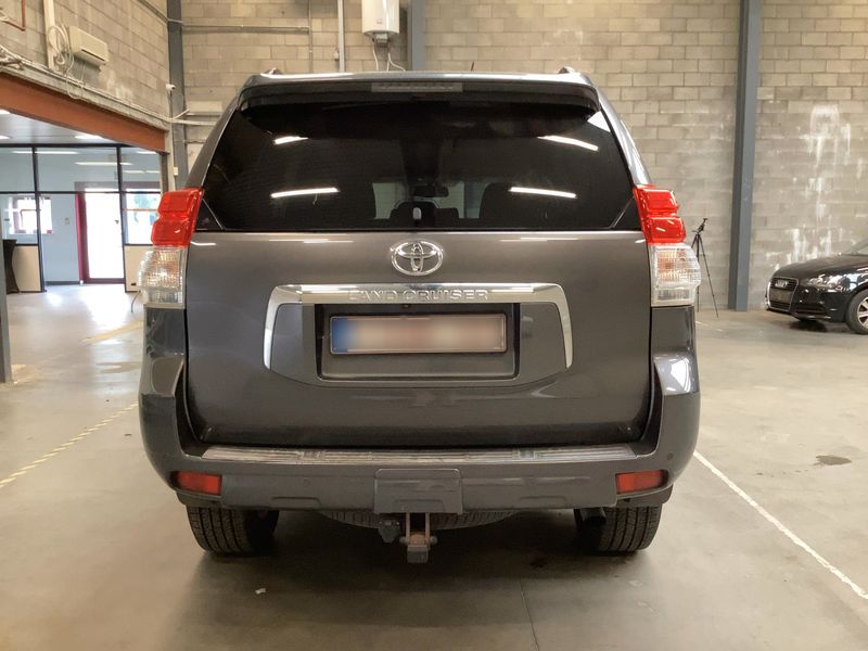 Toyota Land Cruiser 3.0 D-4D — zdjęcie 5