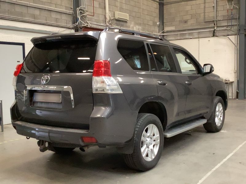 Toyota Land Cruiser 3.0 D-4D — zdjęcie 6