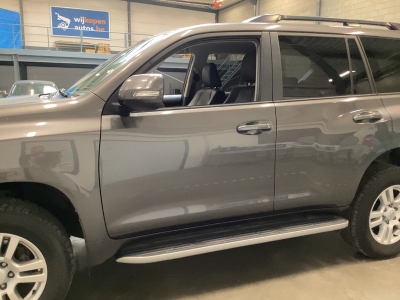 Toyota Land Cruiser 3.0 D-4D — zdjęcie 4
