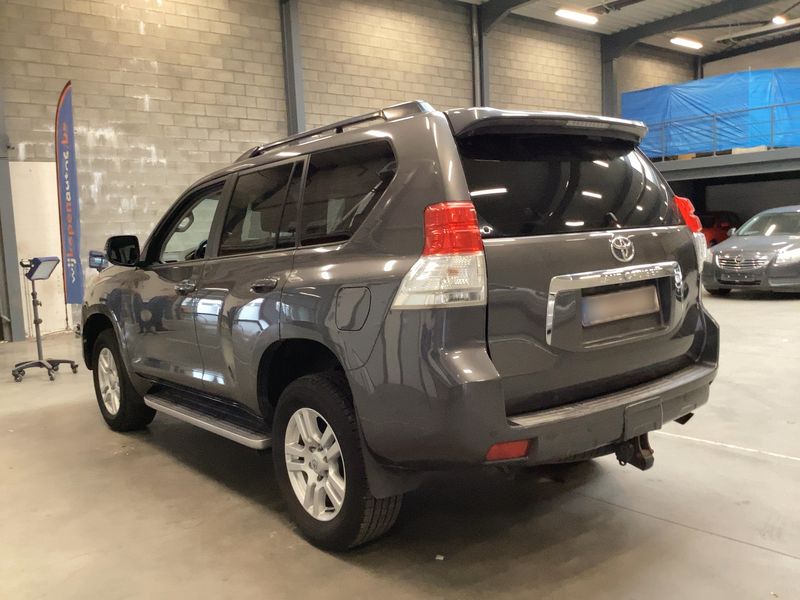 Toyota Land Cruiser 3.0 D-4D — zdjęcie 3