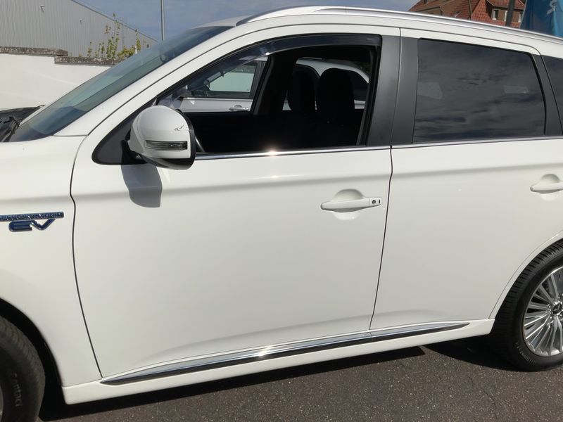 Mitsubishi Outlander 2.4 PHEV 4WD — zdjęcie 4