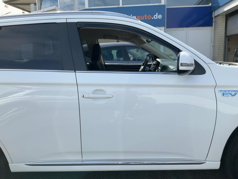 Mitsubishi Outlander 2.4 PHEV 4WD — zdjęcie 7