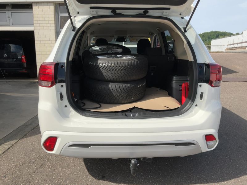 Mitsubishi Outlander 2.4 PHEV 4WD — zdjęcie 10