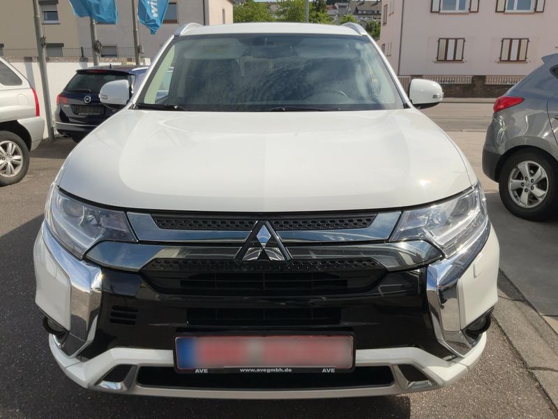Mitsubishi Outlander 2.4 PHEV 4WD — zdjęcie 9